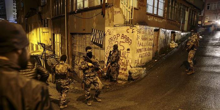 Beyoğlu'nda uyuşturucu kuyruğu: Kameralara yansıdı, polis operasyon düzenledi