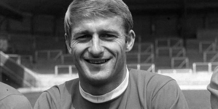 Efsane İngiliz futbolcu hayatını kaybetti