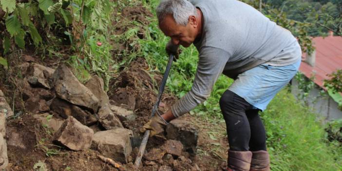 Myanmar'a gidemeyen büyükelçi, bahçe işleri yapıyor