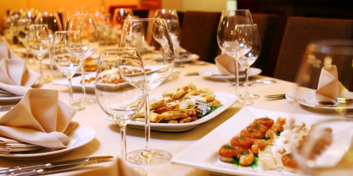 Pahalı restoranda yemek yiyen Japon Bakan: Maaşımı geri ödeyeceğim