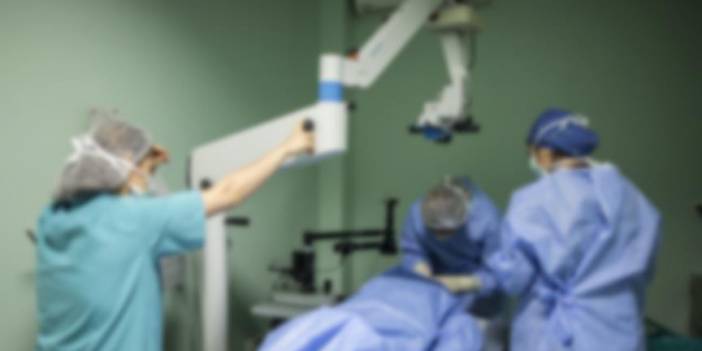 Karnı ağrıyan adamın midesinden bir kilo çivi ve vida çıkarıldı