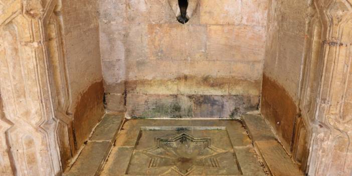 Tarihi çeşmeye takılan borular tepkiler üzerine kaldırıldı