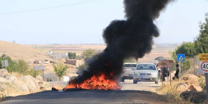 Şanlıurfa'da halk TOMA'ların önünü lastik yakarak kapattı
