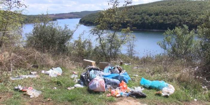 Baraj gölünün çevresi çöplüğe döndü