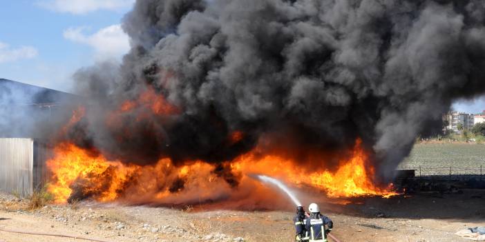 Antalya'da geri dönüşüm deposunda yangın