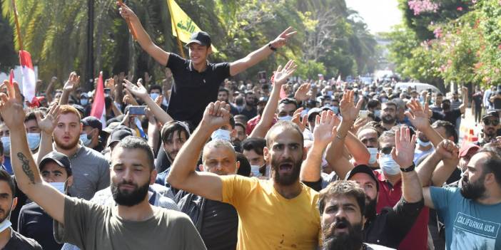 Beyrut karıştı: Protestoda ölü ve yaralılar var