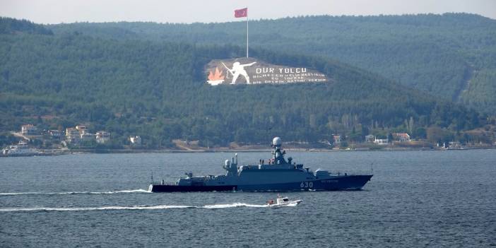Rus savaş gemisi, Çanakkale Boğazı'ndan geçti