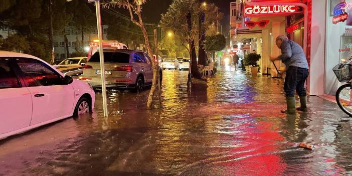 Fethiye'de sağanak yağmur su baskınlarına neden oldu