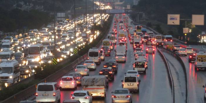 İstanbul'da haftanın ilk iş gününde trafik yoğunluğu