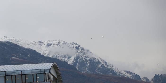 Van'da Erek Dağı'na mevsimin ilk karı yağdı