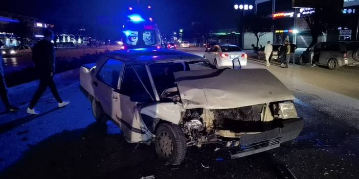 Kırmızı ışıkta geçip kaza yaptı, yakınlarına 'Araç burada, ilgilenin' dedi