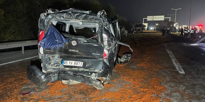 Yola dökülen salçalar zincirleme kazaya neden oldu: 1 ölü, 10 yaralı