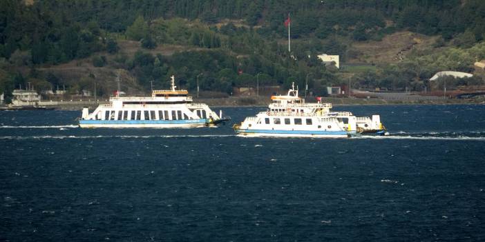 Çanakkale'de feribot seferlerine fırtına engeli