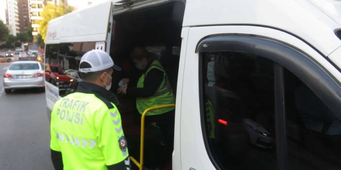 Kadıköy'de korsan öğrenci servisi yakalandı