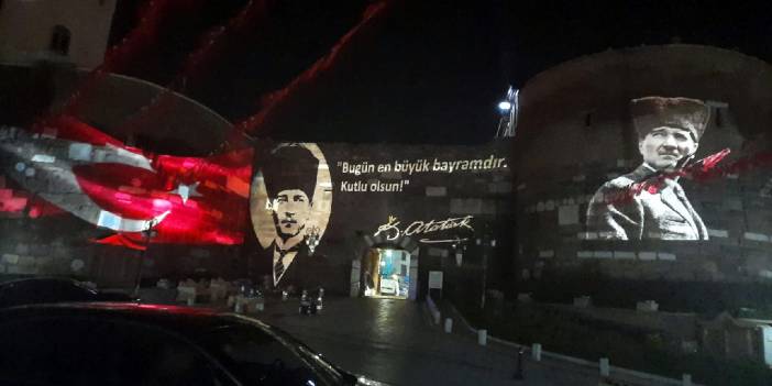 Atakule ve Ankara Kalesi'nde '29 Ekim' görselleri