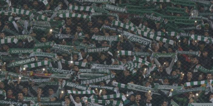 Konyaspor taraftarı stadı İzmir Marşı'yla inletti