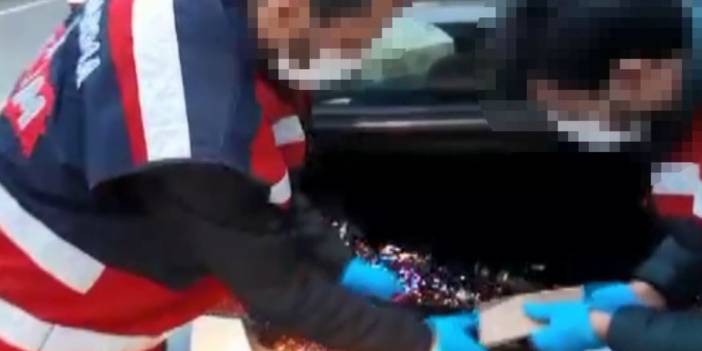 Kadın elbiselerine uyuşturucu sakladılar