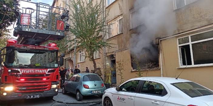 Yanan daireden eşini kurtardı, kendi yaralanmaktan kurtulamadı