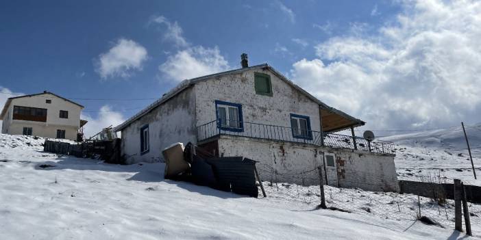 Karantina sürecinde olmak istediği köyünün kardan kapalı yolu açıldı
