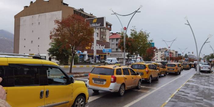 Tunceli'de taksicilerden 'akaryakıta zam' eylemi