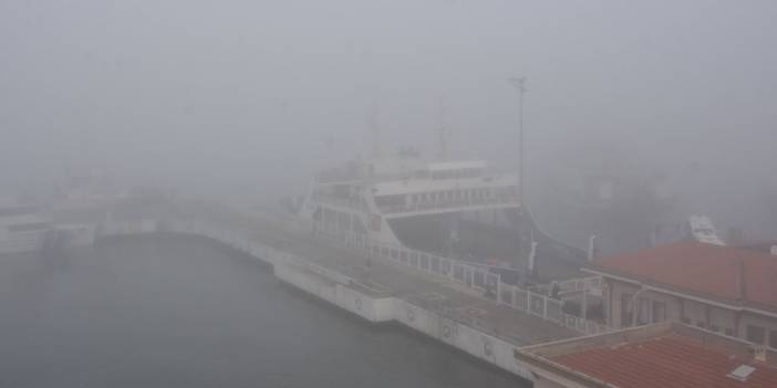 Çanakkale Boğazı'nda yoğun sis nedeniyle deniz ulaşımı durdu