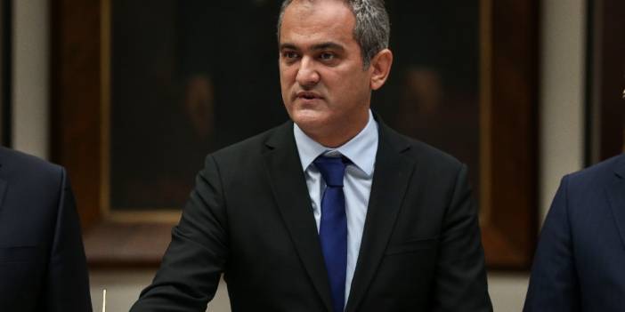 Bakan Özer: Öğretmenler ara tatilde okullara gelmeyecek