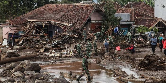Endonezya’da sel: Ölü ve kayıplar var