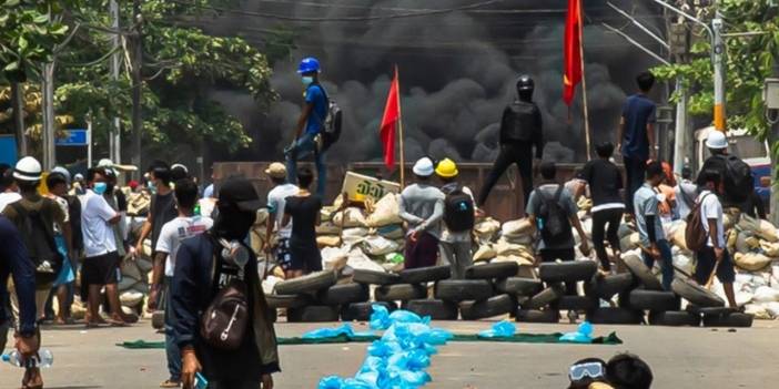 Myanmar ordusu 60 kişiyi öldürdü