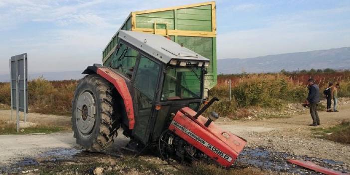 Denizli'de hemzemin geçitte kaza: Tren traktöre çarptı