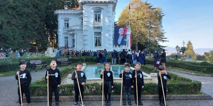 Anaokulu öğrencileri Atatürk'ü '10 Kasım' şarkısıyla andılar