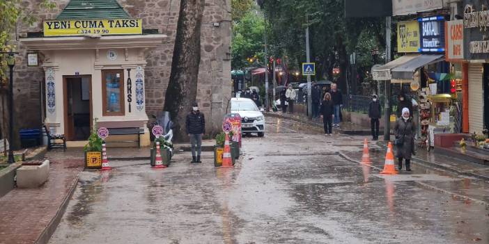 İzmit'te saat 9'u 5 geçe hayat durdu