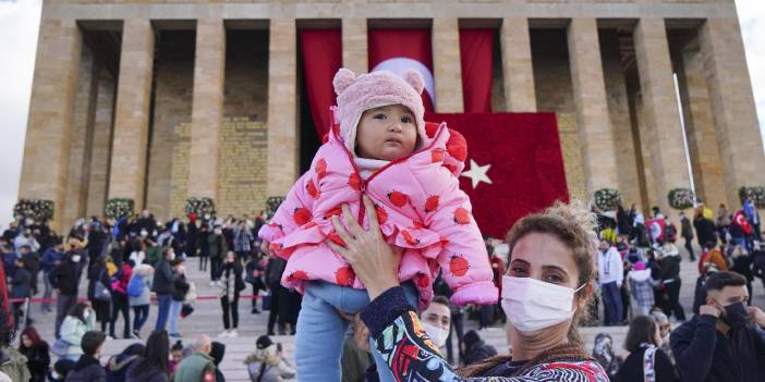 Halk, Anıtkabir'e akın etti