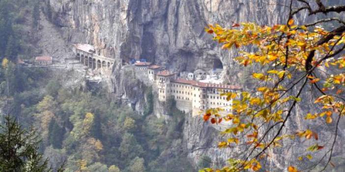 Sümela Manastırı'na 360 tonluk kaya tehdidi