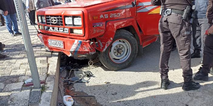 Kamyon kaldırımdaki çifte çarptı: 2 yaralı