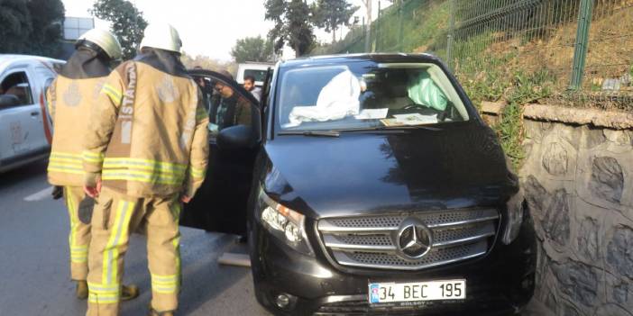 Turist taşıyan minibüs sürücüsü direksiyon başında kalp krizi geçirdi