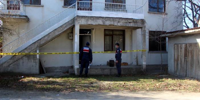 Evinde çıkan yangında dumandan zehirlenip öldü