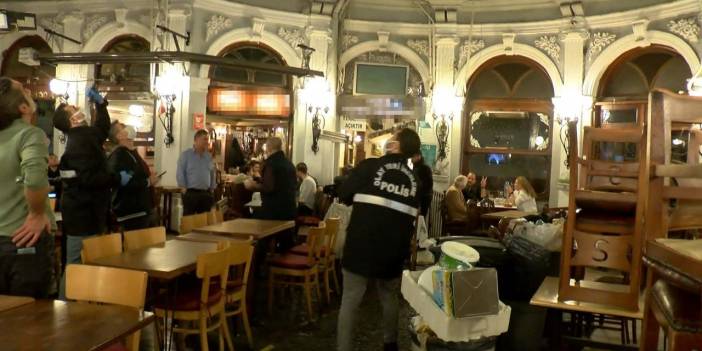 Tarihi Çiçek Pasajı'nda bir kadını rehin alarak, havaya ateş açtı