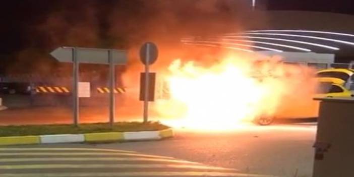 Trabzon Havalimanı'nda taksi yandı