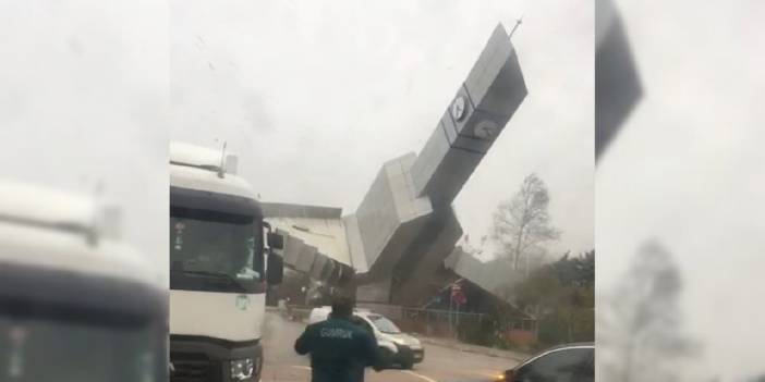 Çatalca'da lodos saat kulesi devirdi