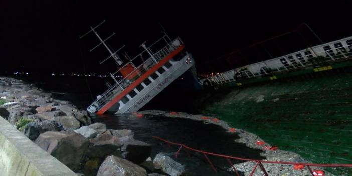 Maltepe Sahili'nde lodos nedeniyle kıyıya oturan gemi battı