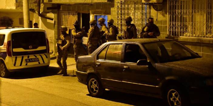 Tartıştığı kişiyi bıçakladı, eşi ve 2 çocuğunu rehin aldı