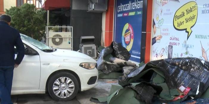 Esenyurt'ta uçan çatıyla yere düşen 2 işçi ağır yaralandı