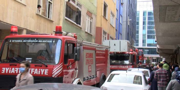 Bağcılar'da yangında mahsur kalanları itfaiye kurtardı