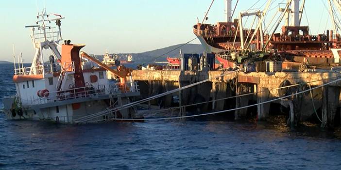 Lodos nedeniyle batan ve yan yatan gemiler halatlarla iskeleye bağlandı