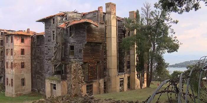 Lodos, yeni yapılara zarar verirken 123 yıllık Rum Yetimhanesi dimdik ayakta