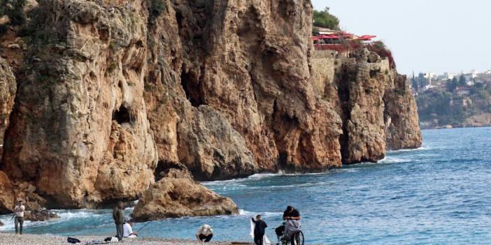 30 metre yükseklikteki falezlerde balık avı