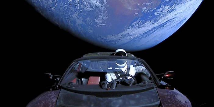 Elon Musk'a uzay dersi: Tesla, Mars yörüngesinde dönmüyor
