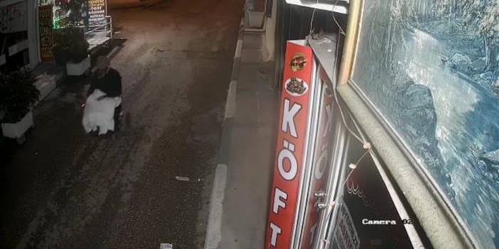 Engellinin tekerlekli sandalyesini çalarak uzaklaştı