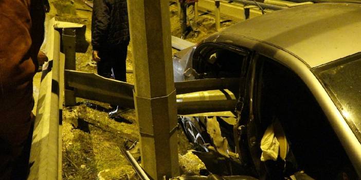 Bariyer otomobile saplandı; sürücü yaralandı