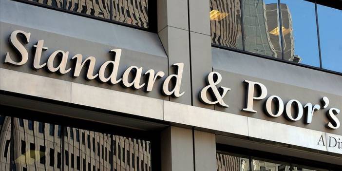 S&amp;P, Türkiye'nin kredi notunu negatife çevirdi
